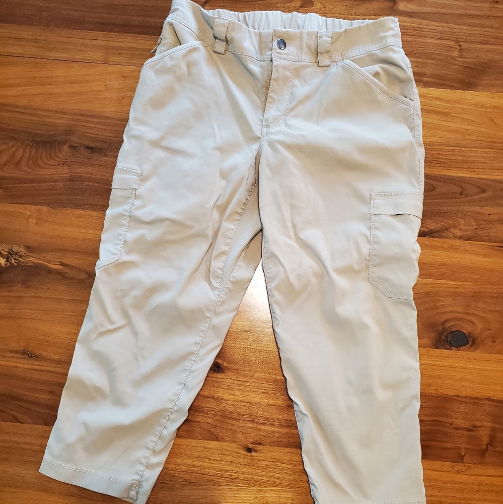 Duluth Trading Co Women's Dry On The Fly Capris Size 10